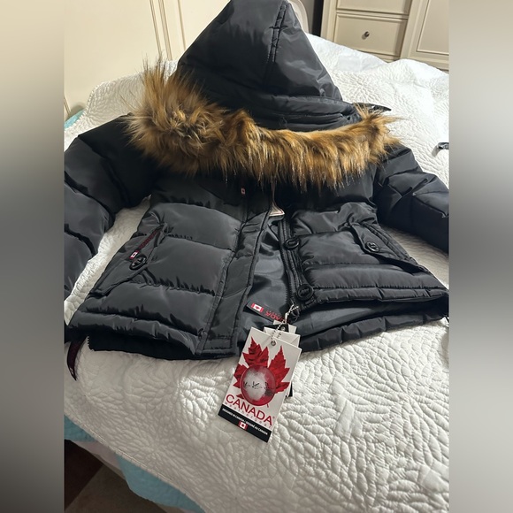 Canada Weather Gear Girl Full Zip Puffer Jacket with removable fur hood - Picture 4 of 13